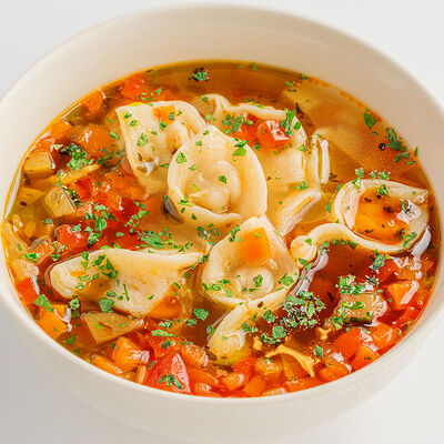 Суп с пельмешками тортеллини в Morricone pizza & wine по цене 540 ₽