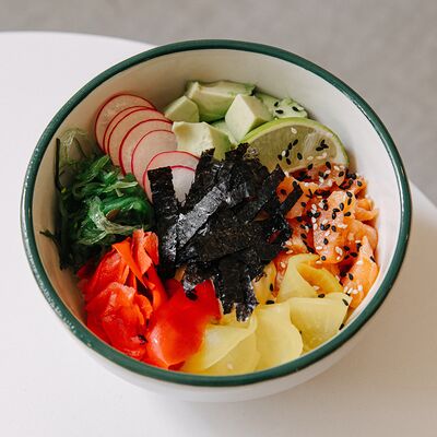 Поке с лососемв SOVA по цене 890 ₽