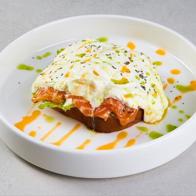 Яйца бенедикт с лососем в Токио по цене 26 р.
