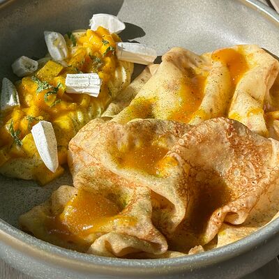 Блины с заварным кремом и манго в Городское кафе N31 по цене 481 ₽