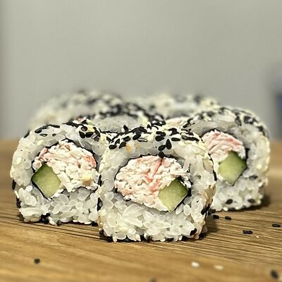 Калифорния с крабом в кунжуте в ГансРолл по цене 335 ₽