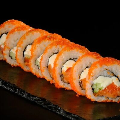 Калифорния с Лососем в Sushi cat по цене 699 ₽