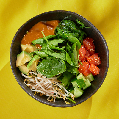 Салат с лососем и соусом манго-терияки в ASIATIQ Ramen-Bar по цене 890 ₽