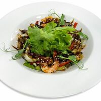 Теплый салат с морепродуктами в Мегаполис
