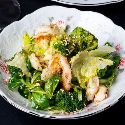Салат с креветками и брокколи в Цех по цене 580 ₽