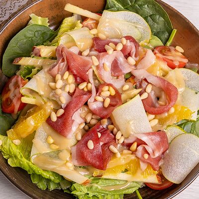 Салат с копченой утиной грудкой и грушей в Самер Джем по цене 655 ₽