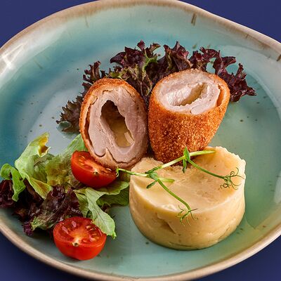 Котлета по-киевски с картофельным пюре в Конор по цене 640 ₽