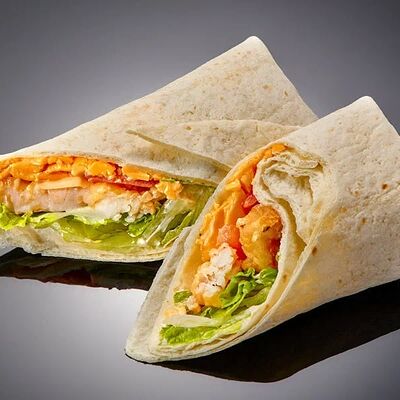 Ролл Цезарь с креветками темпура в Coffee Corner по цене 465 ₽