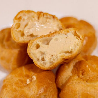 Пирожное Профитроли с вареной сгущенкой в Пекарня Буханка по цене 449 ₽