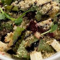 Салат из печеной свеклы и сиртаки в Rock wave cafe