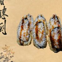 Жареный острый ролл с угрем в Big Rolls