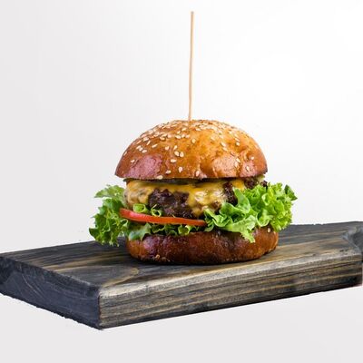 Чизбургер в Яем по цене 350 ₽