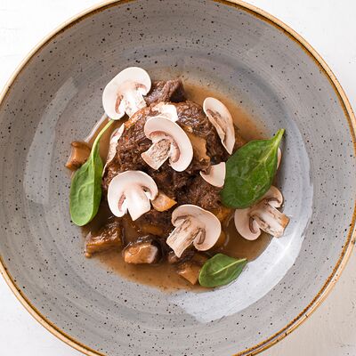 Драники с говяжьей щекой, белыми грибами и шампиньонами в Березка по цене 29 р.