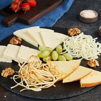 Ассорти кавказских сыров в Хачапурная в римском