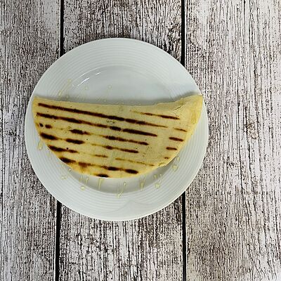 Пита с соленым творогом и медом в Луна Рыба по цене 175 ₽