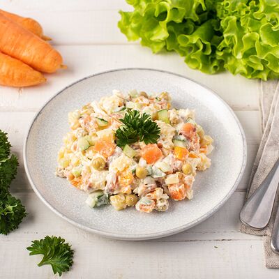 Салат Оливье с лососем в Бахетле по цене 591 ₽