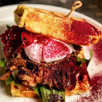 Картофельная вафля с рваной говядиной в The Legend 84 по цене 960 ₽