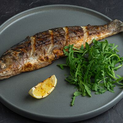 Сибас, запеченный с листьями лаймав Jager Meet to Eat по цене 1360 ₽