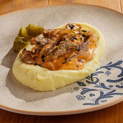 Бефстроганов с картофельным пюре в Russo Italiano по цене 1100 ₽