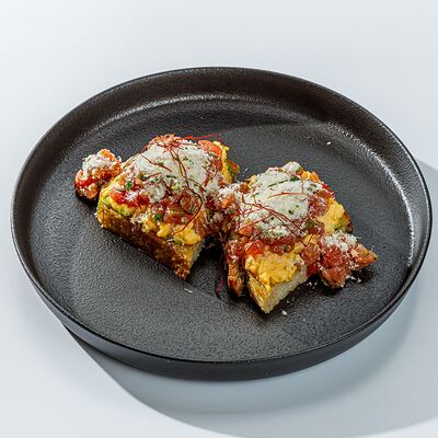 Брускетта с тартаром из тунца и томатов, гуакамоле и скрембломв The Brasserie по цене 650 ₽