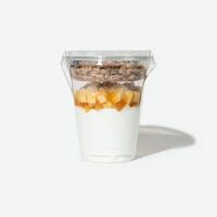 Йогурт с бананом и гранолой в Joe Pizza by Surf Coffee