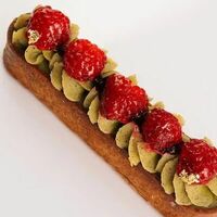 Тарталетка Фисташка-малина в Bageatteria
