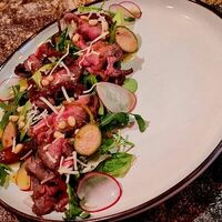 Салат с ростбифом в Gusto