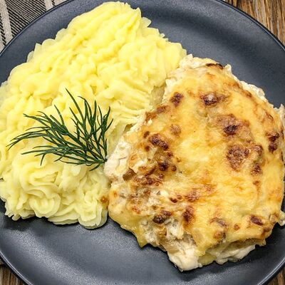 Куриная отбивная с гарниромв Донер Мастер по цене 300 ₽