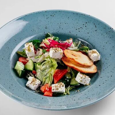 Салат по-гречески 250 гр в Тук тук took took по цене 740 ₽