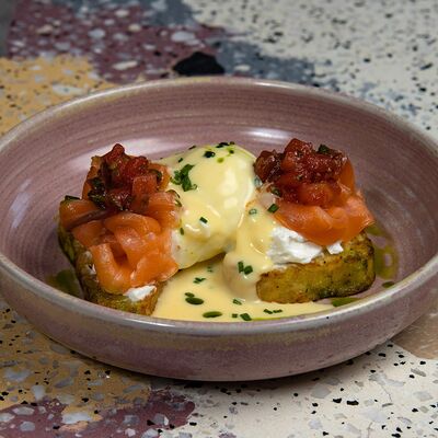 Хашбраун с форелью и сальсой в Pink milk x Lift по цене 940 ₽