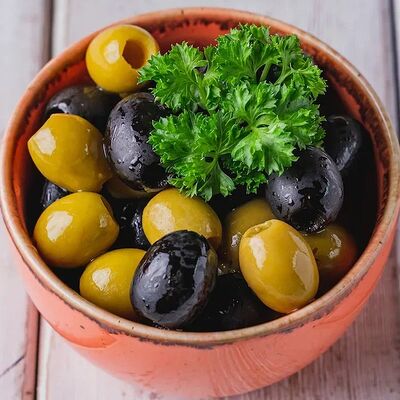 Маслины и оливки в Кафе Хинкальная по цене 420 ₽