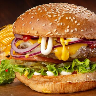 Чизбургер в Grizzly Bar по цене 485 ₽