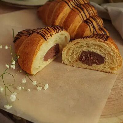 Круассан с шоколадным кремом в Гридневъ-Хлебъ по цене 220 ₽