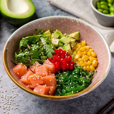 Поке со слабосоленым лососемв Poke & TomYum по цене 1160 ₽