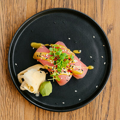 Нигири Тунец в SUBZERO по цене 490 ₽