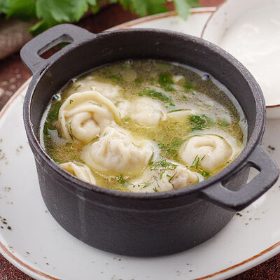 Пельмени Сандуновские с бульоном в Сандуны Урал по цене 730 ₽