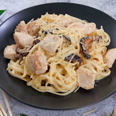 Удон с курицей под сливочным соусом в Суши Мастер по цене 319 ₽
