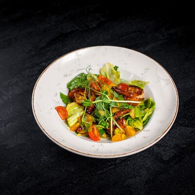 Салат фруктовый с креветкой в Баснями не кормим по цене 900 ₽