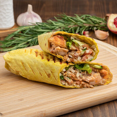 Шаверма в сырном лаваше в Lion Beer по цене 410 ₽