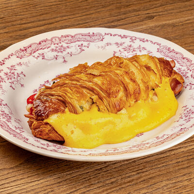 Круассан с ароматной ветчиной, помидором и сыром сулугуни в Казак по цене 460 ₽