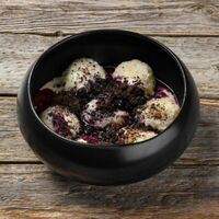 Ленивые вареники с черникой и заварным кремом в Литвины