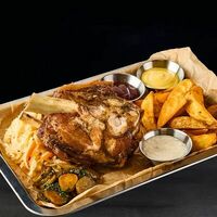 Рулька по-баварски в Gellert Bar
