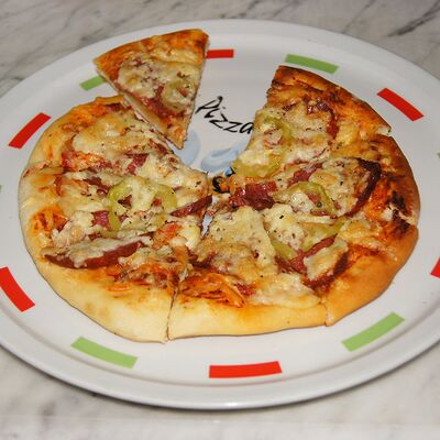 Детская пицца Пепперони в FastШашлык и Хинкали по цене 385 ₽