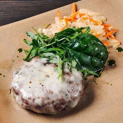 Бифштекс из говядины с двойным сыром в Хочу и буду по цене 612 ₽