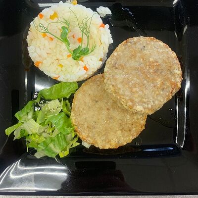Биточки из сазана с рисом и овощами в Карасёвня по цене 444 ₽
