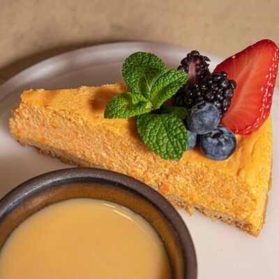 Творожная запеканка по семейному рецепту шеф-повара в Fino по цене 280 ₽