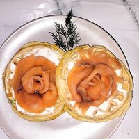 Вафли из кабачков со сливочным сыром и семгой в Осетринка