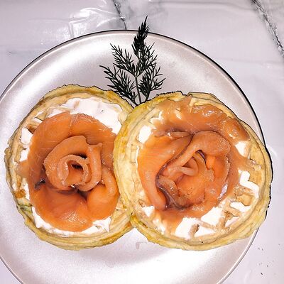 Вафли из кабачков со сливочным сыром и семгой в Осетринка по цене 430 ₽