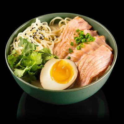 Мисо-рамен сливочный с лососем в Вкус и лосось по цене 610