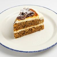 Морковно-карамельный торт в Colors Сafe